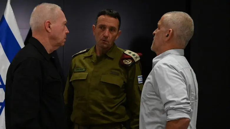 ראש השב"כ רונן בר, הרמטכ"ל הרצי הלוי ושר הביטחון יואב גלנט