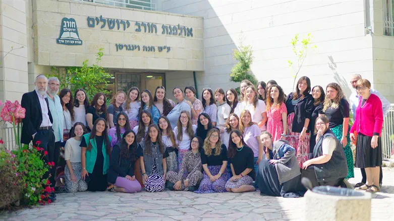 בחורב אירחו בנות אולפנה מנתיבות