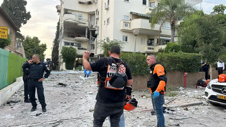 Scene of rocket strike in Rehovot