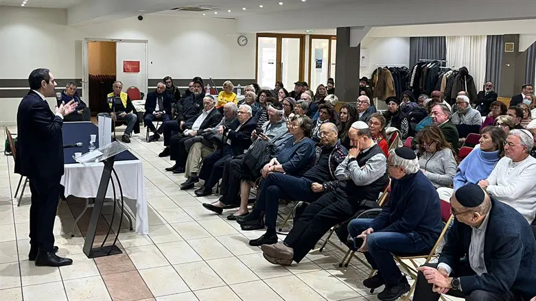 הרב דרעי וקהל חוגגי ירושלים בפריז