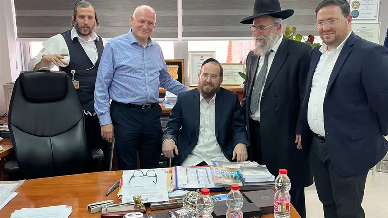 שוחרר