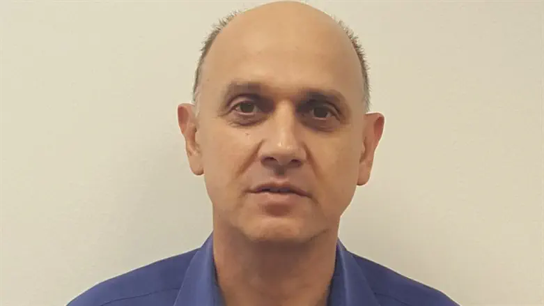 נדב העצני