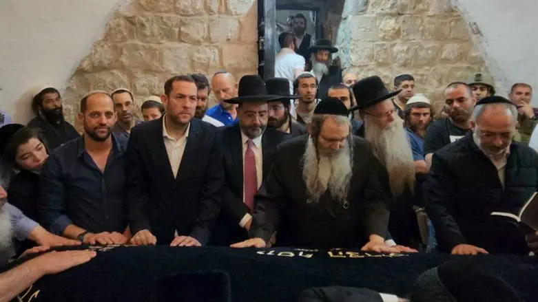 התפילה בקבר יוסף הלילה
