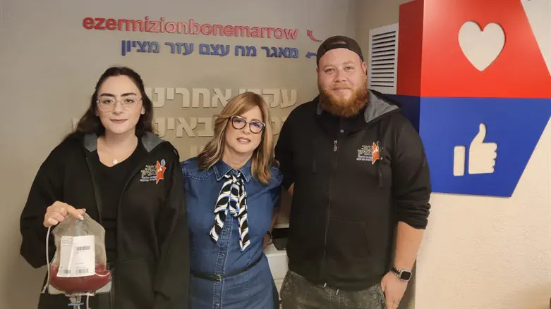 ספיר ואביה יחד עם ברכה זיסר