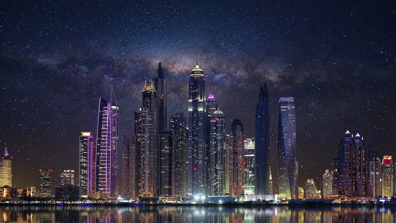 Dubai marina in the evening