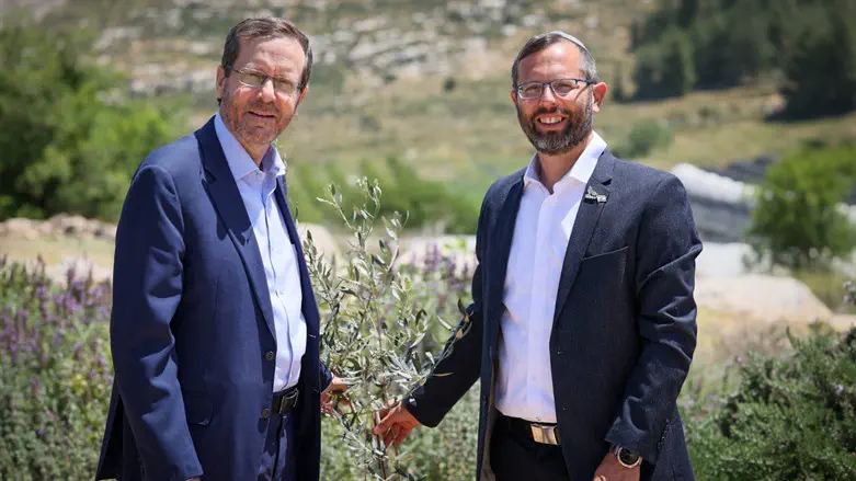 יצחק הרצוג וישראל גנץ