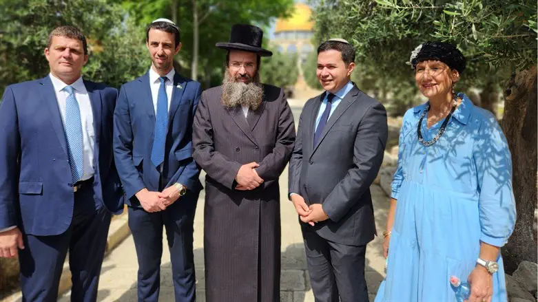 L-R: MK's Halevi, Kallner, Rabbi Elbaum, MK Illouz, fmr. MK Moalem