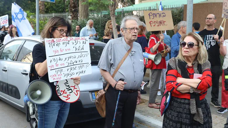 הפגנת החילונים המיליטנטיים מול הישיבה, השבוע