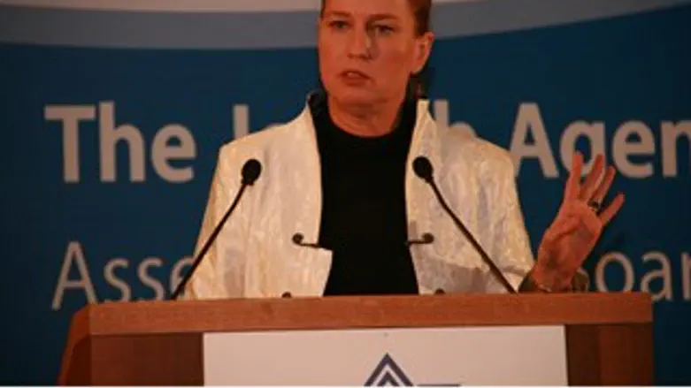 לבני בעצרת הבוקר.