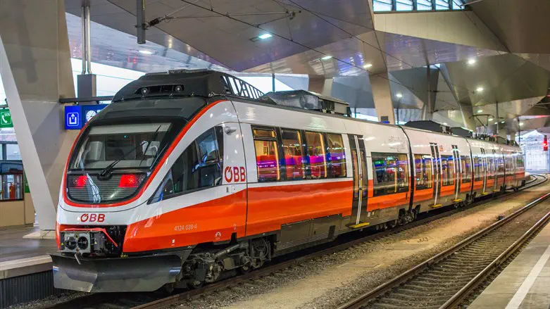An ÖBB railcar approaches Vienna Central Station in 2018.