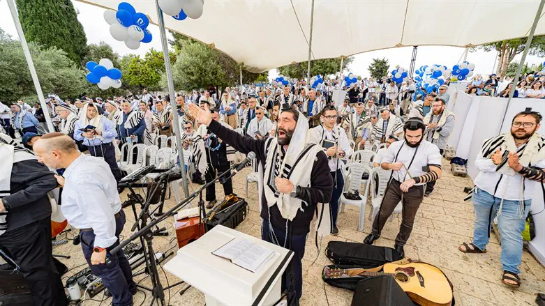 תפילת OU בטיילת ארמון הנציב