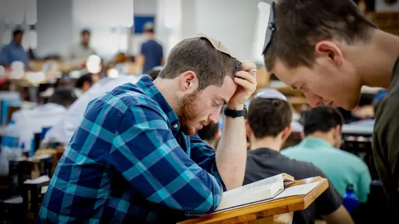 ביינישים לומדים