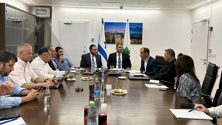 סופר וארבל בישיבה