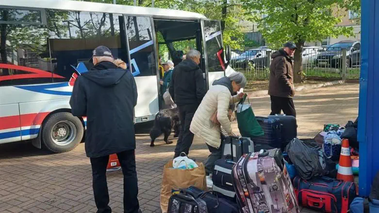 חוזרים לקייב