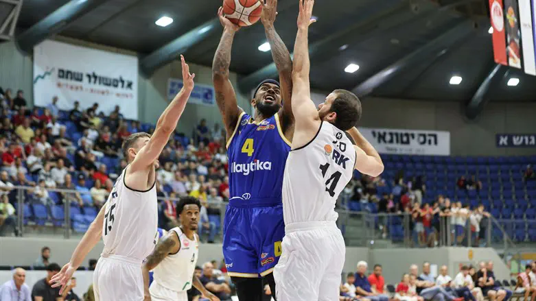 לורנזו בראון מול הפועל באר שבע