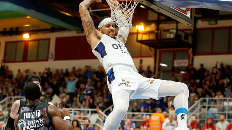 הרצליה הערב. מעל ירושלים