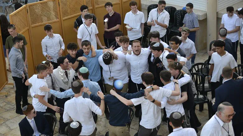 בני נוער בשבת הארגון