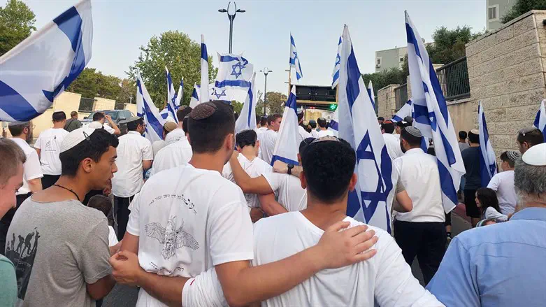 מצעד הדגלים