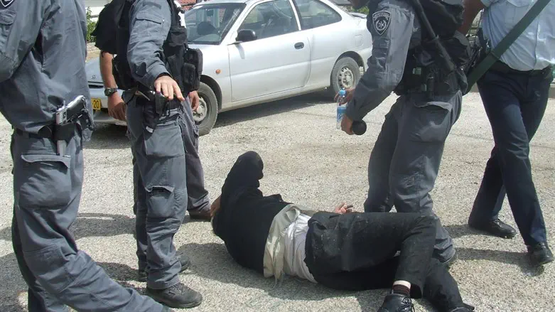 פשיטה אלימה ביצהר