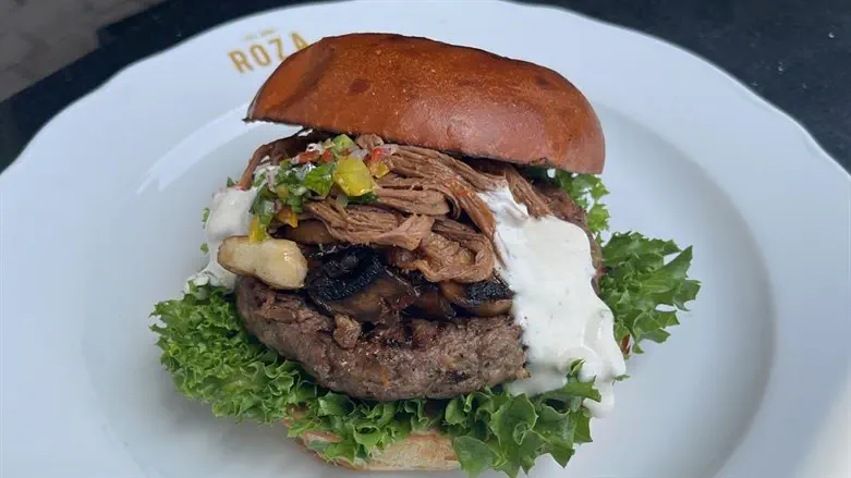 ההמבורגר המושחת של מסעדת רוזה