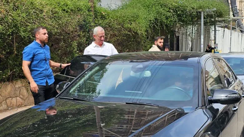 בני גנץ בבני ברק