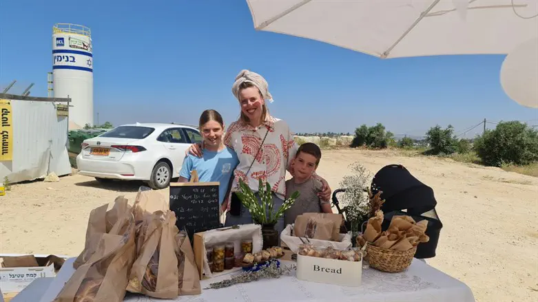 אחד הדוכנים בשוק האיכרים בגבעת הראל