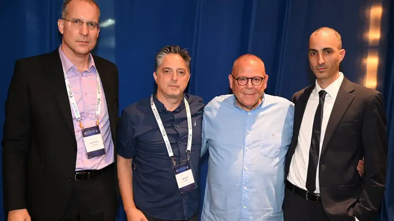 הממונה על שוק ההון עמית גל, בר דוד, ארז קניסטר ועו"ד גלעד בכר