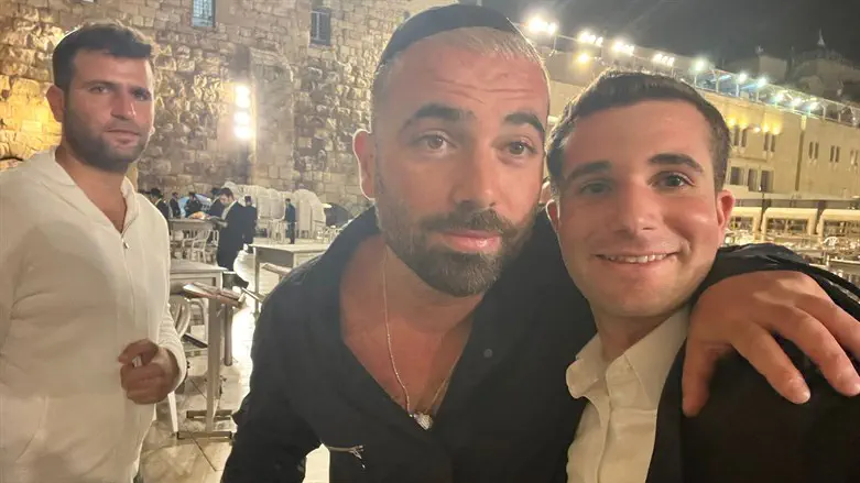 עומר אדם בכותל המערבי