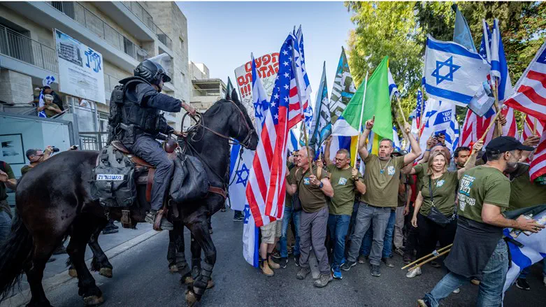 Протест «Братьев по оружию» у дома Биньямина Нетаньяху