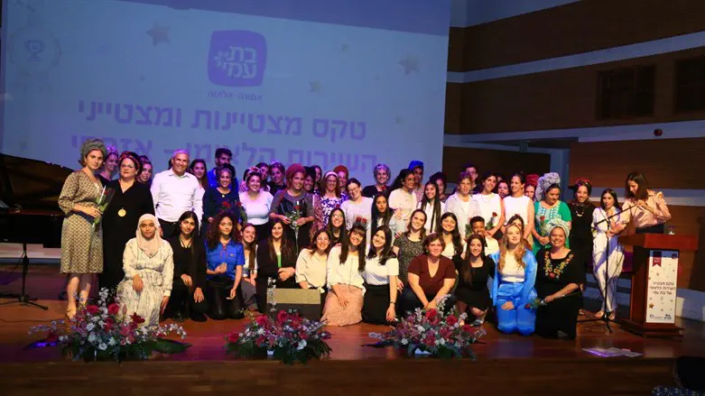 מצטיינות