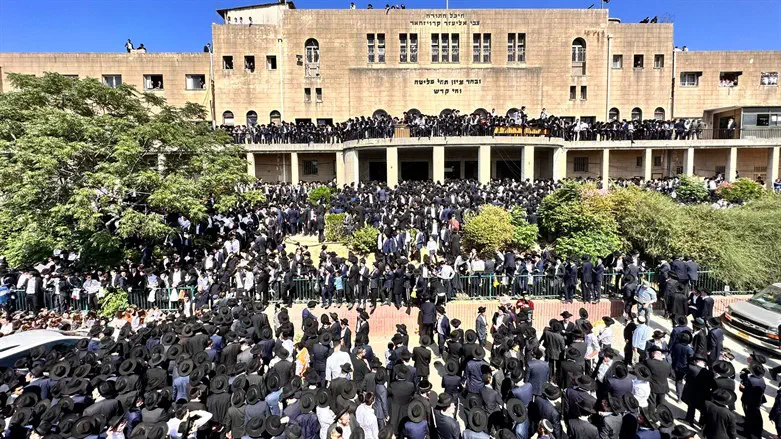 Funeral of Rabbi Gershon Edelstein