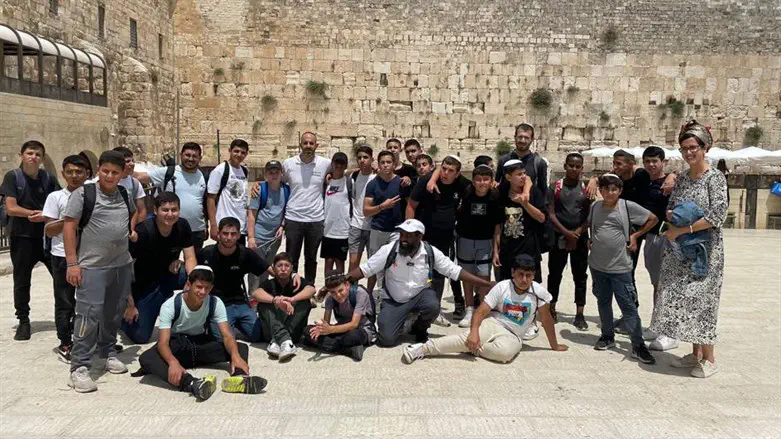 החניכים בכותל