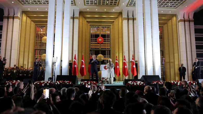 ארדואן ורעייתו חוגגים את הניצחון בבחירות