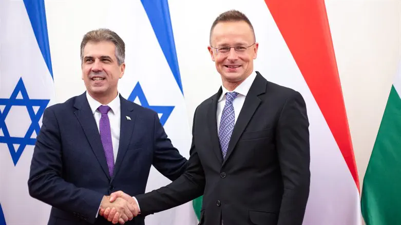 השר אלי כהן עם שר החוץ ההונגרי