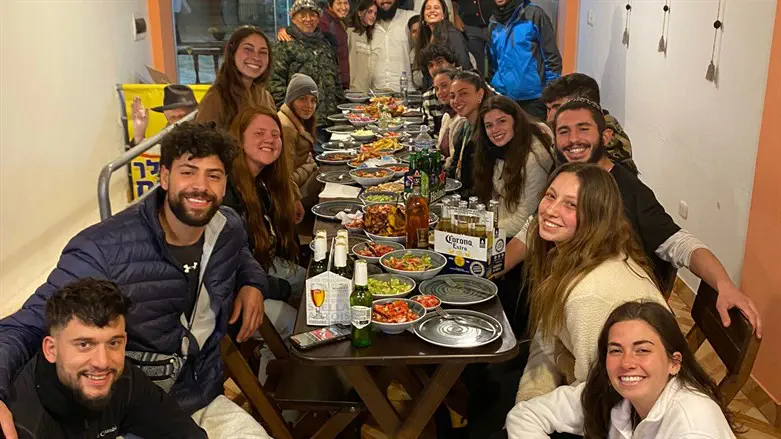 Kadosh says that 50-100 show up to his Shabbat meals.