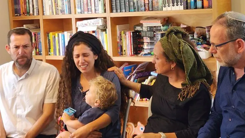 Скорбящая семья Меира Тамари (הי"ד) и Йоси  Даган