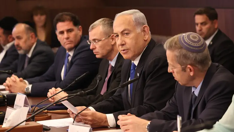 Netanyahu at Cabinet meeting