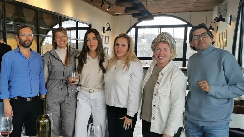 נטלי דדון ומשלחת ההסברה