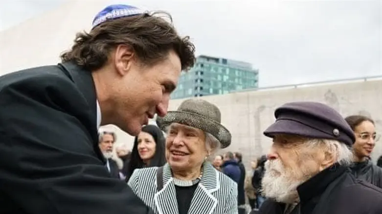 ראש ממשלת קנדה ג'סטין טרודו עם משה ורעייתו רבקה, ביום השואה