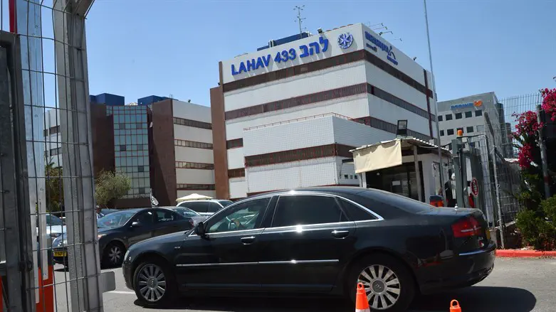 אין לשומרי החוק אישור להפר אותו