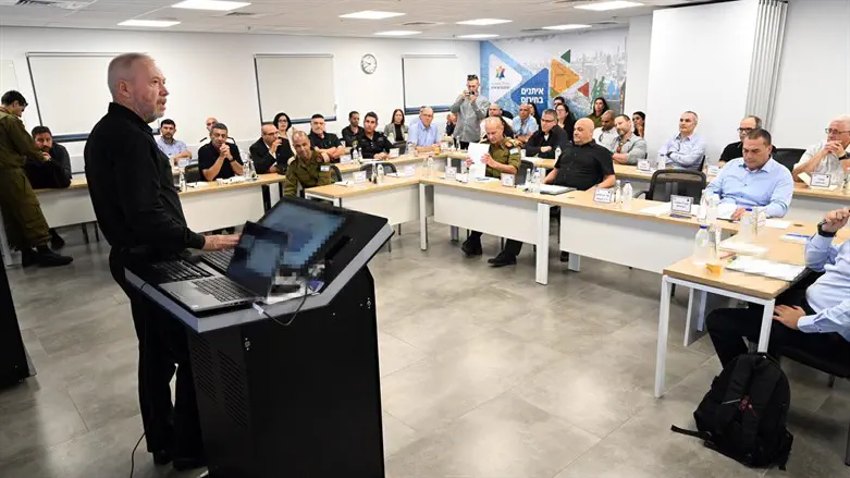 השר גלנט בפיקוד העורף