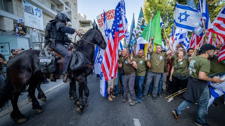 הפגנת אחים לנשק. ארכיון