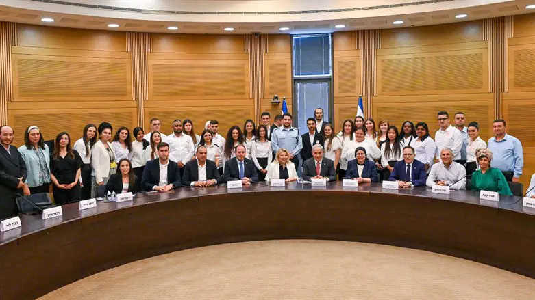 נתניהו ומצטייני השירות הלאומי