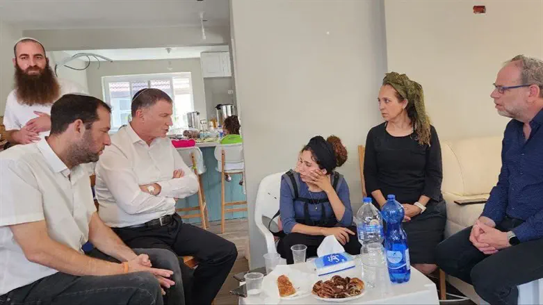 Юлий Эдельштейн в доме скорбящей семьи Тамари (הי"ד)