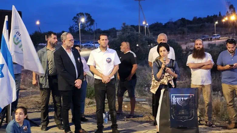 משפחת תמרי בזירת הפיגוע
