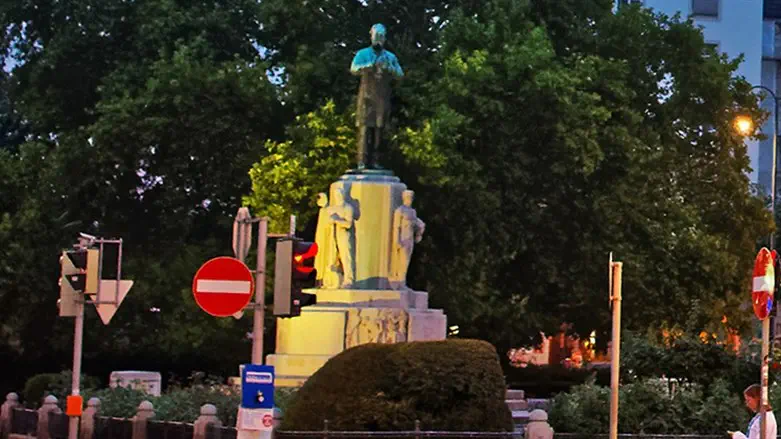 The Karl Lueger statue in Vienna