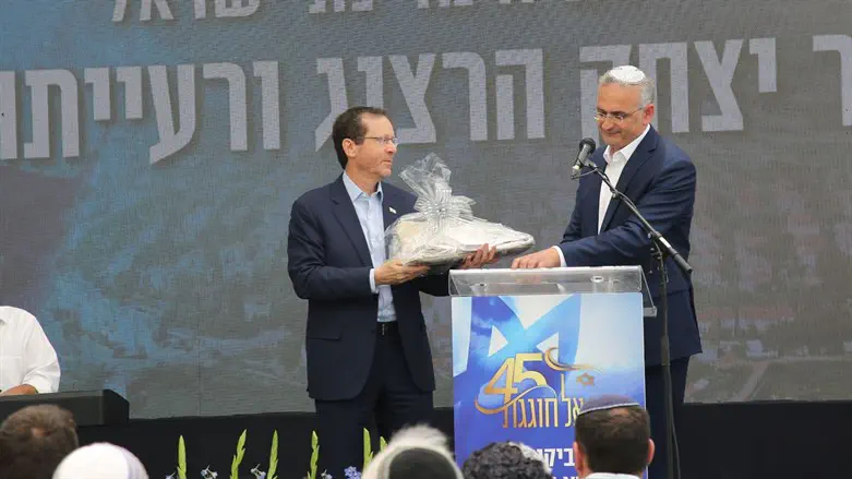 President Herzog in Beit El