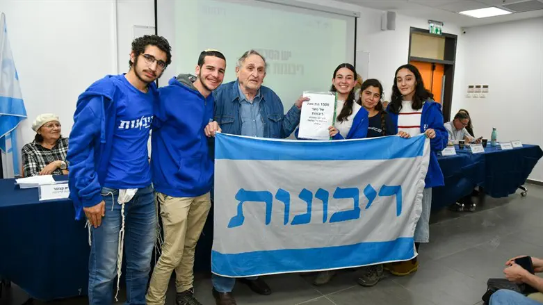 אברהם כ"ץ-עוז עם נוער הריבונות