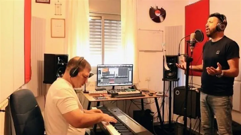 תומר ודימטרי בהקלטת השיר