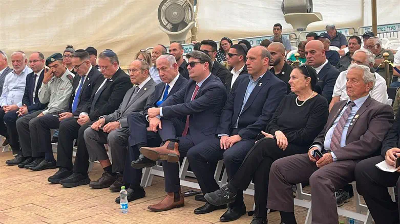 הטקס הממלכתי לחללי אלטלנה בבית העלמין נחלת יצחק בת"א